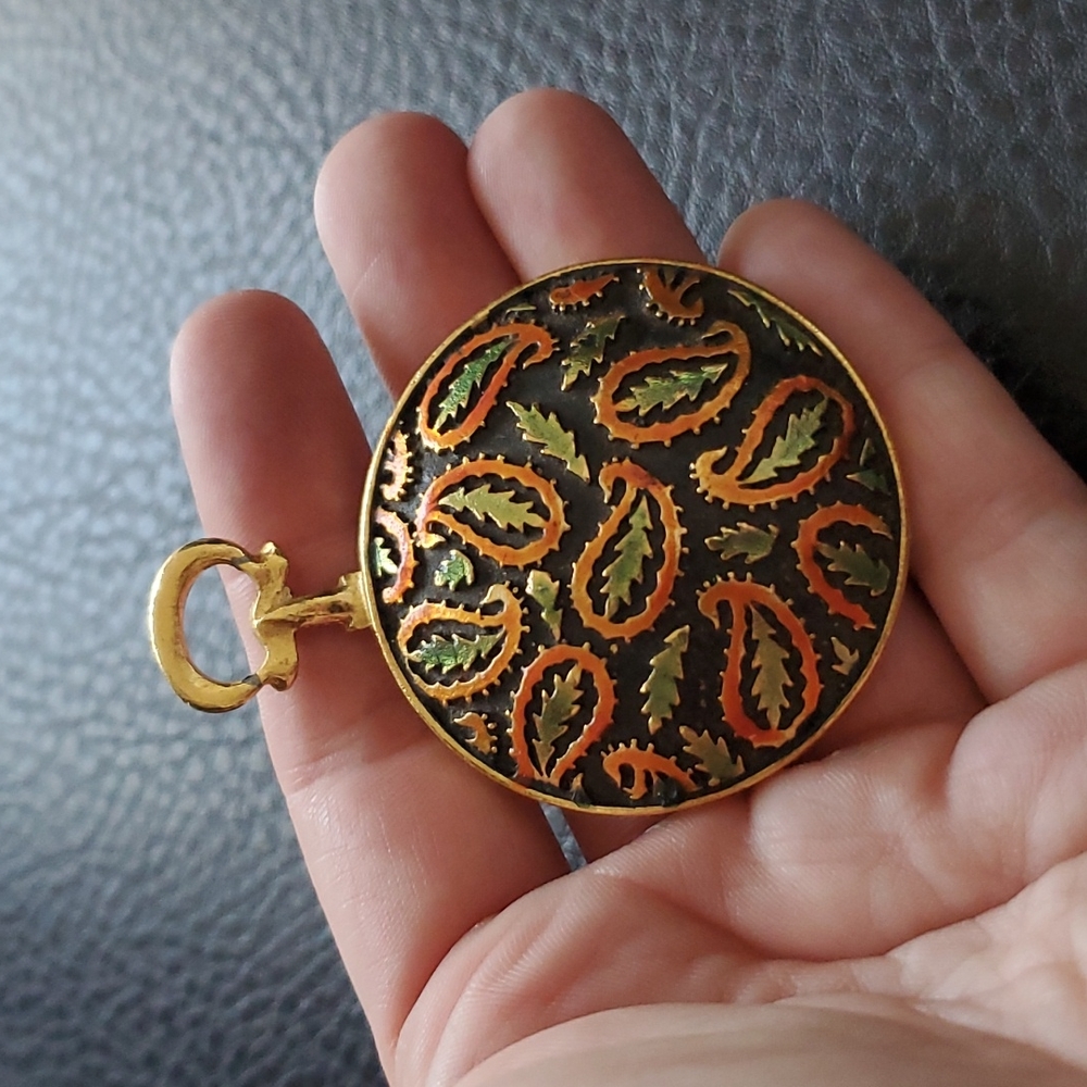 VTG Karu Arke brooch